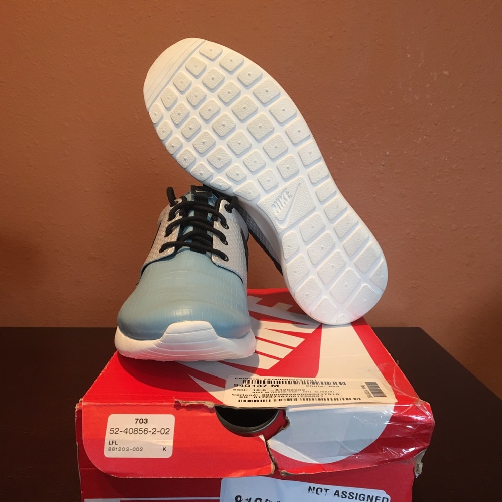 WOMNS NIKE ROSHE ONE LX